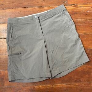 L. L. Bean athletic athleisure quick dry athletic hiking cargo shorts sz 8